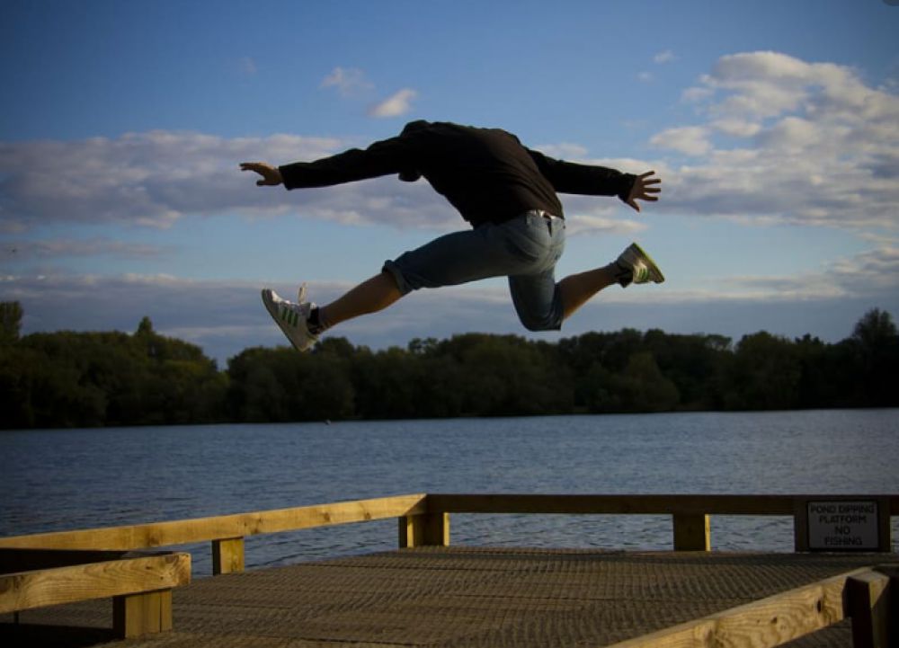 online-business-courses-jumping-man
